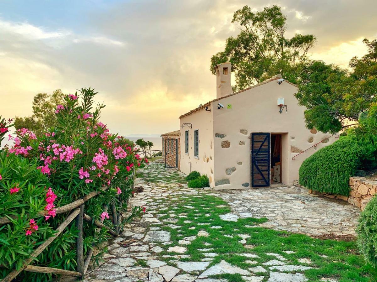 Angolo Di Paradiso Sul Mare Geremeas Exterior photo